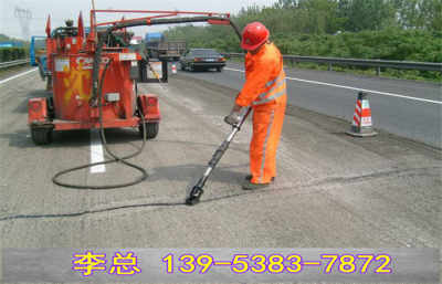 巴音沥青改性灌缝胶 沥青路面裂缝修复的得力助手